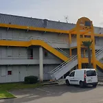 阿让普瑞米尔经典酒店 酒店 *