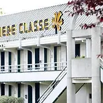 阿让普瑞米尔经典酒店 酒店